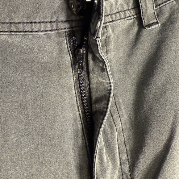 Vans Men's Charcoal Flat Front Shorts Waist Size 34 - Picture 6 of 9